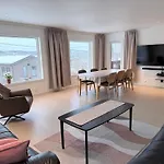 With Fantastic View And Parking Apartment *