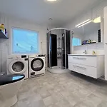 With Fantastic View And Parking Apartment *