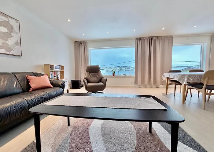 With Fantastic View And Parking * Tromsø